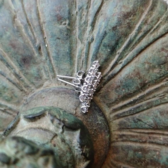 White Rhodium pave bar earrings - Picture 2 of 2